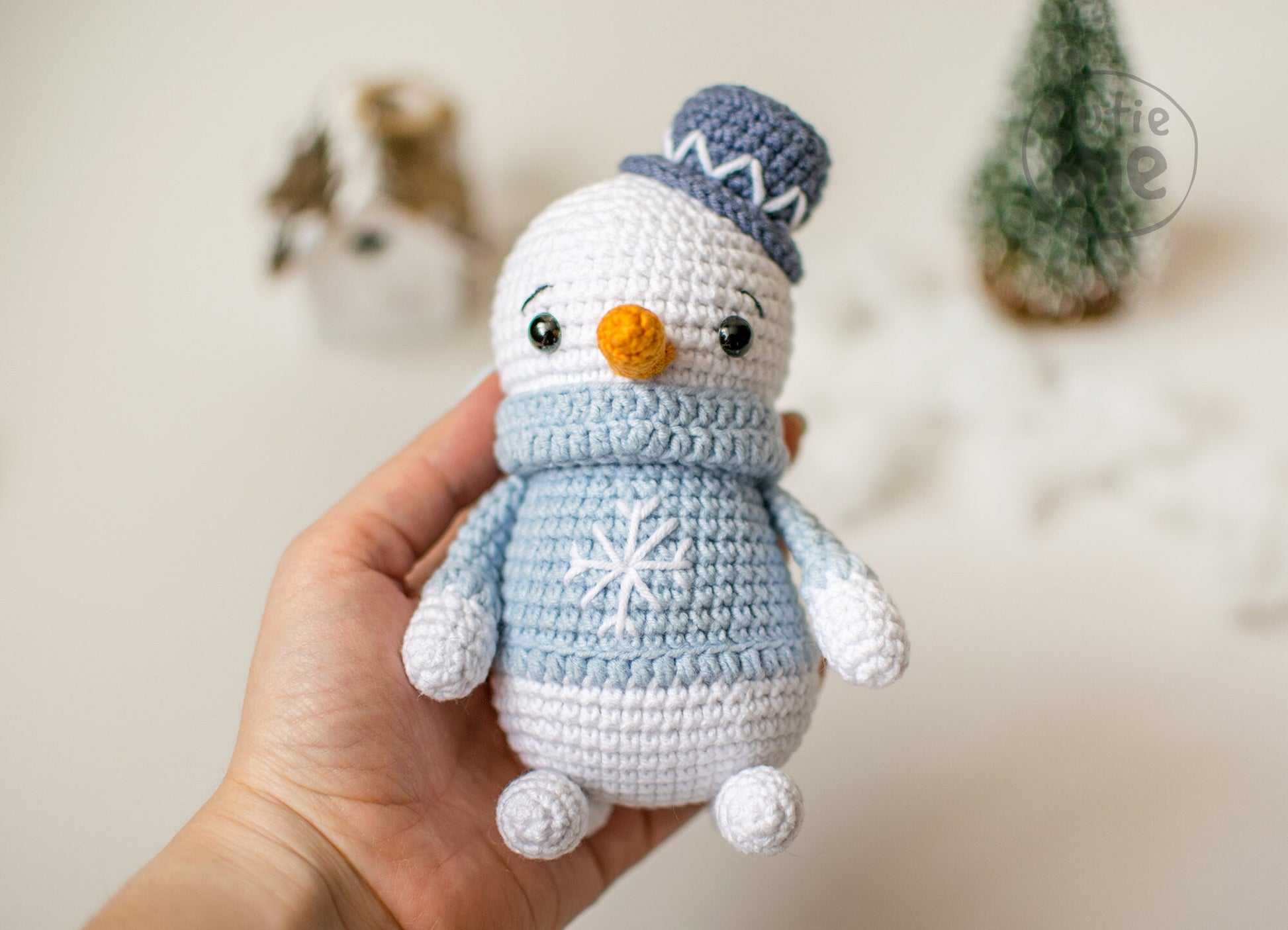 Charlie the Snowman amigurumi crochet toy pattern pdf